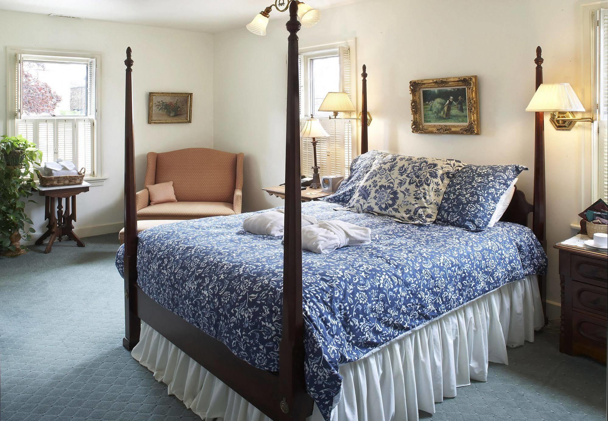 Washington House Inn Cedarburg Room photo