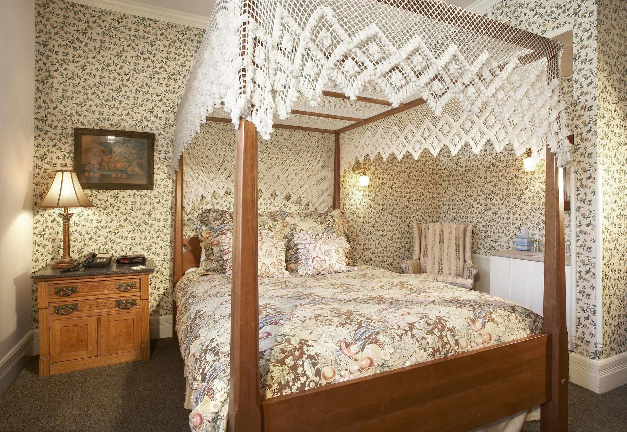 Washington House Inn Cedarburg Room photo